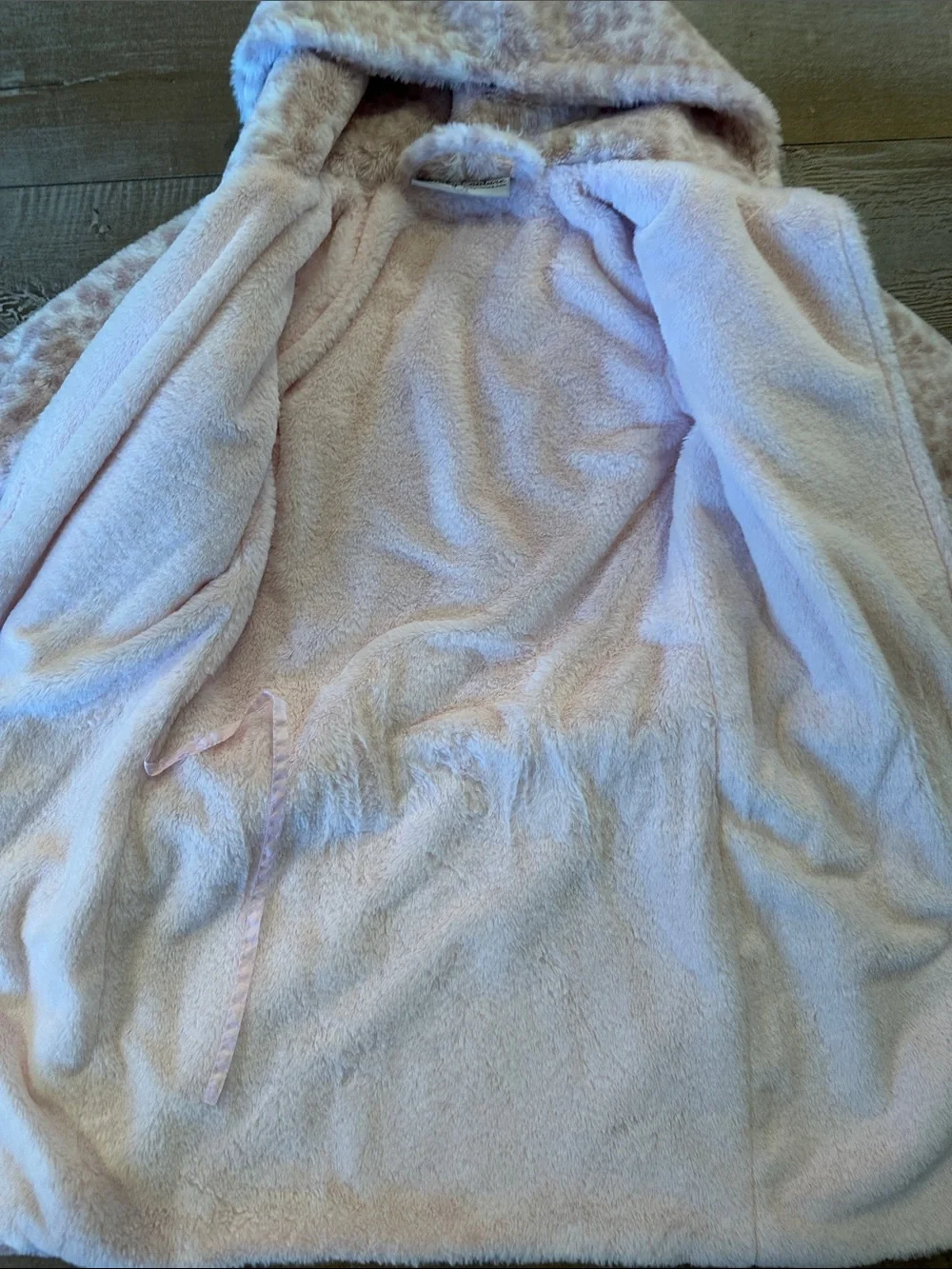 Cozy Hooded Kids Plush Robe in Light Pink Leopard